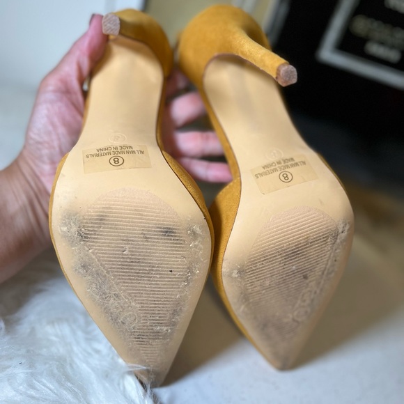 Gorgeous Olivia Ferragamo Heels in Mustard Color - Picture 8 of 8